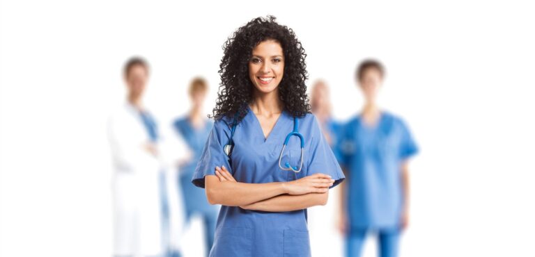 Ve veřejném sektoru Česka pracuje stále víc cizinců. Je jich přes osm tisíc