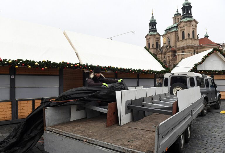 Vánoční trhy ne, farmářské ano. Likvidace malých podnikatelů, říkají stánkaři