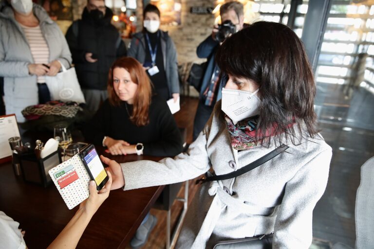 S hygienou v hospodách: hostů je méně, ale chodí. A neočkovaní mají smůlu