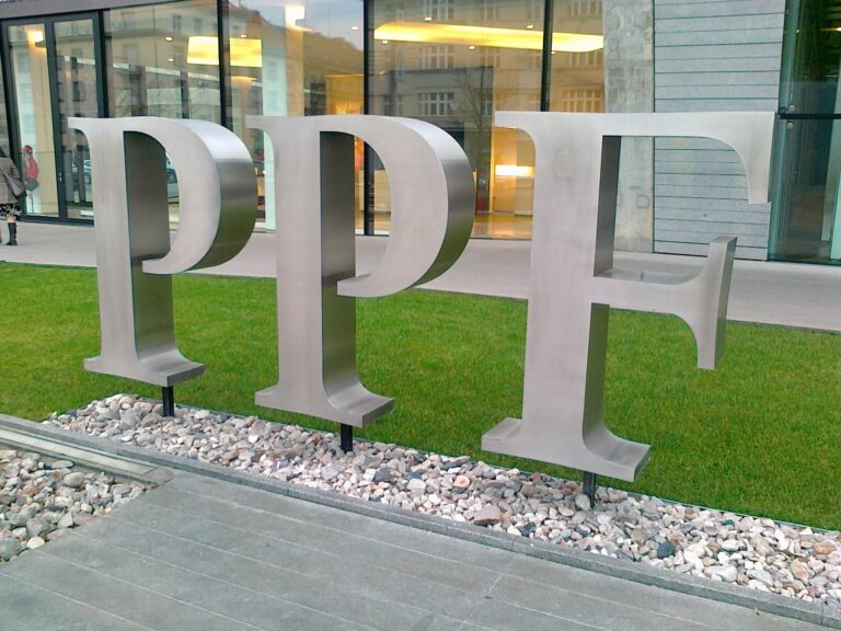 PPF v pololetí vydělala 5,32 miliardy, před rokem měla ztrátu 9,83 mld. Kč