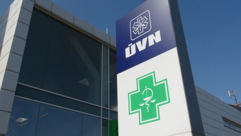 Ústřední vojenská nemocnice zakázala návštěvy. Dotkne se to i Zemana