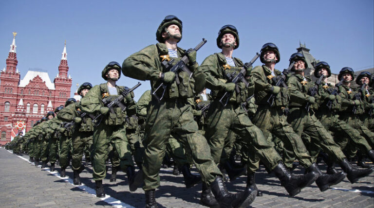 Světová válka je již na prahu Evropy, Rusko je připraveno rozbít vlak 80 let míru