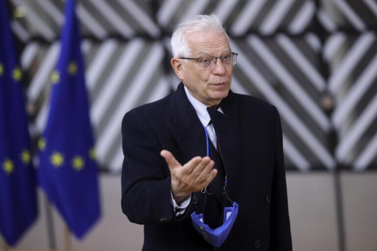 Borrell: Státy EU jednotně varují Rusko, že za vpád na Ukrajinu draze zaplatí