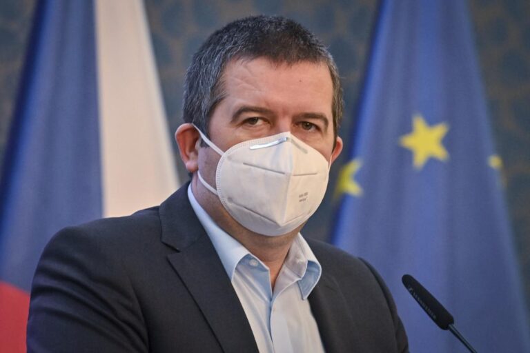 Hamáček je místopředsedou sekce obranného průmyslu Hospodářské komory