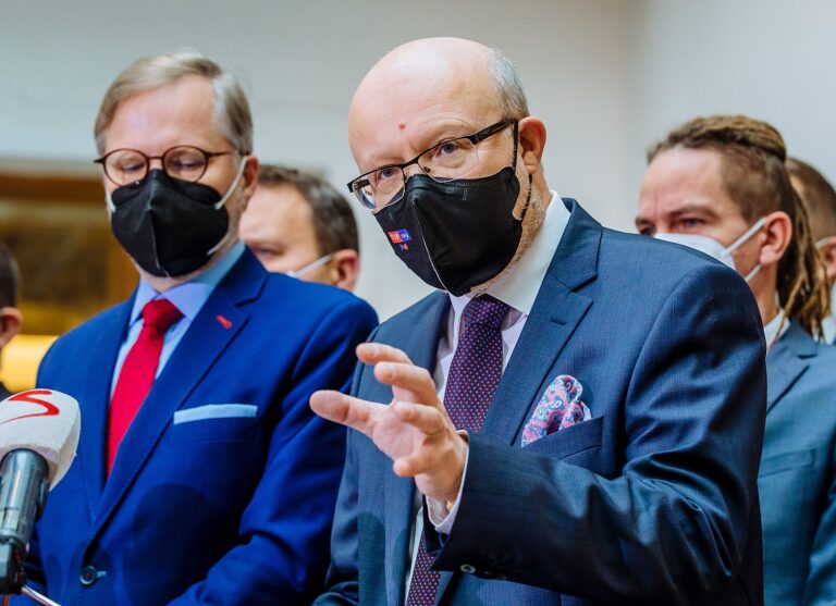 Jak komunikují vládní adepti: Válek je zmatený, Fialův klid přínosný