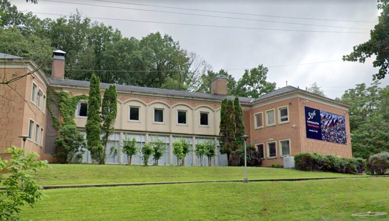 Lipavského čekají nemovitosti v havarijním stavu. Resort řešení odkládá