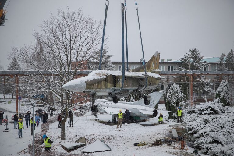 Do muzea v Kunovicích dorazil z Prahy konvoj se stíhačkou MiG-23