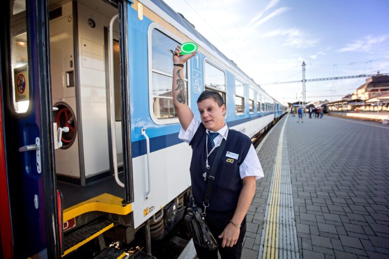 České dráhy zvýší většině provozních pracovníků mzdy o 4 procenta