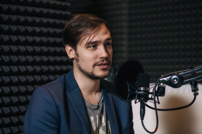 Spoření je mrtvé, zabili jsme ho. Nahradí ho jedno velké kasino, říká ekonom Stroukal