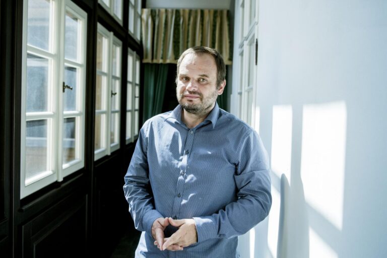 Musíme přestat uvažovat, jak být úspěšní, ale myslet na to, jak umíme být prospěšní, říká nový šéf ČSSD