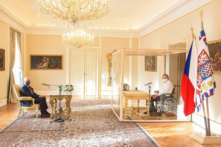 Válek se Zemanem probíral hlavně covid, plošné očkování odmítá