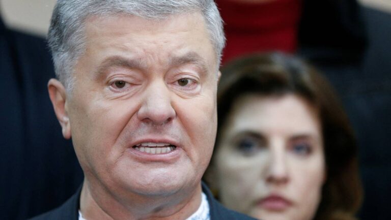 Soud odmítl zatknout exprezidenta Porošenka viněného z velezrady