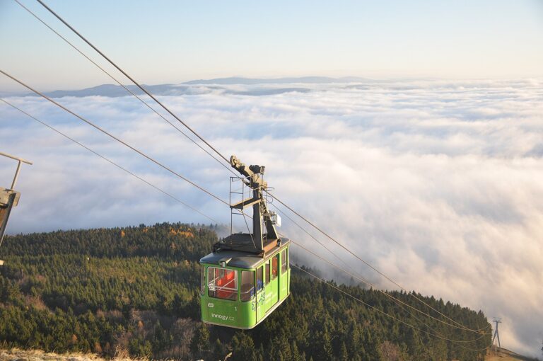 Lanovka na Ještěd nepojede nejméně tři roky, jednoduše opravit nejde