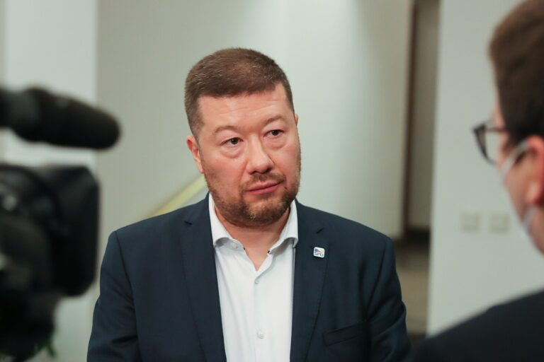 Okamura v novém roce přeje zdravý rozum, Schillerová čeká nesnadný rok pro Česko