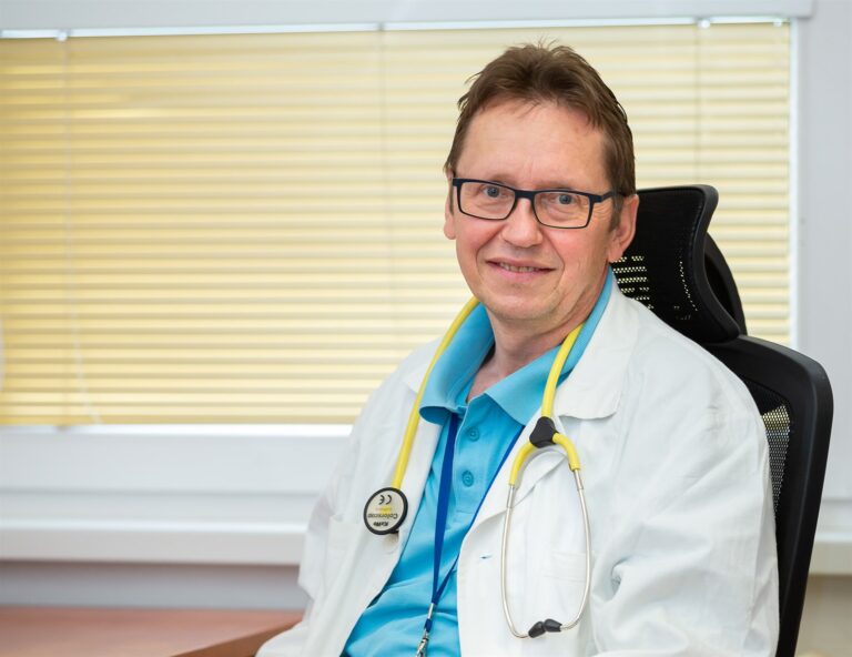 Vláda může chystat přeočkování od 12 let, míní Chlíbek. EMA ho brzy schválí