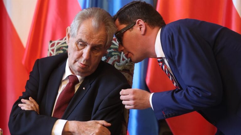 Prezident dál nekouří a nepije, má konečně čas na knížky, řekl Ovčáček