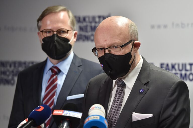 National Pandemic Alarm: Vláda má důvěru Sněmovny, občanů zatím ne