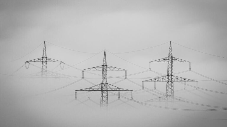 OECD: Velkým ekonomikám hrozí kvůli energetické a inflační krizi recese