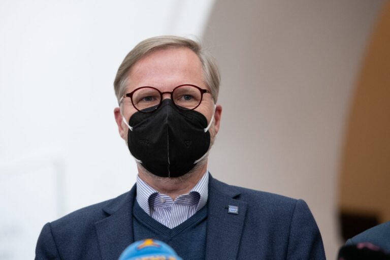 TK po jednání vlády o pracovní karanténě či testování