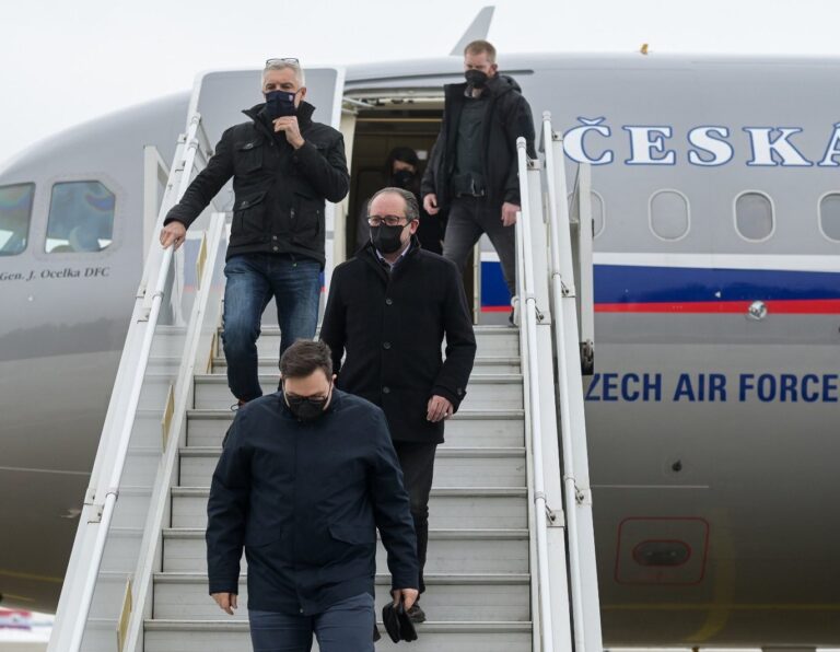 Praha projevuje podporu Kyjevu. Šéf českého ministerstva zahraničí přijel na Ukrajinu