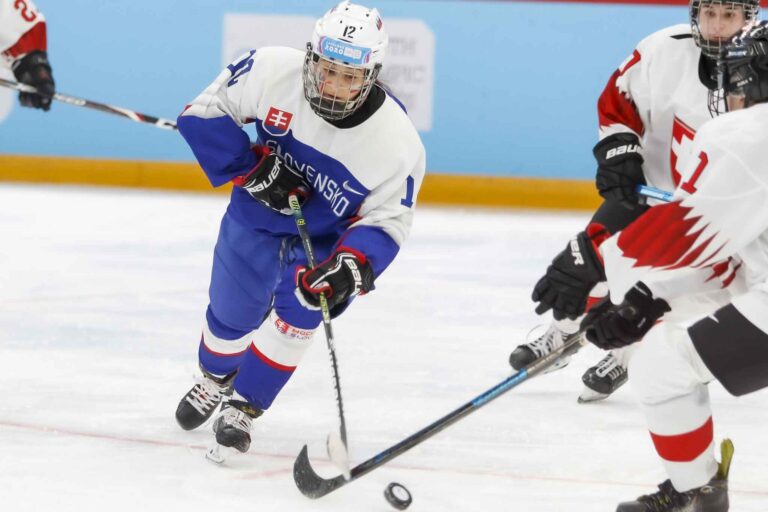 Hokejisté Slovenska porazili Švédsko a získali historický bronz na OH