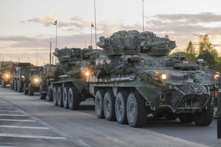 Až 1 500 vojáků a 700 vozidel. Americký konvoj začne v úterý přesun přes Česko