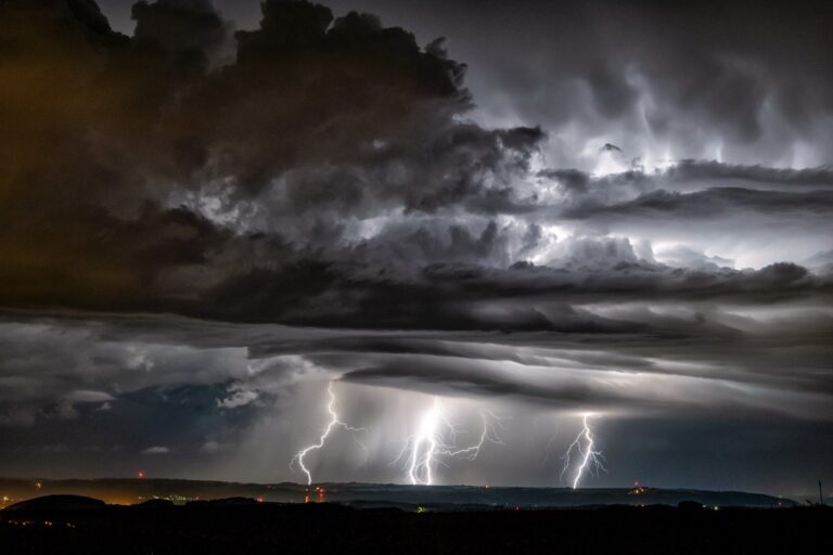 Po nočním větru je bez elektřiny v Česku zhruba 26.000 odběratelů
