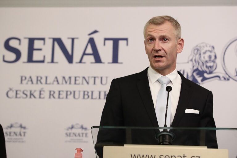 Proti pandemickému zákonu roste odpor v Senátu. Je zbytečný, zaznívá