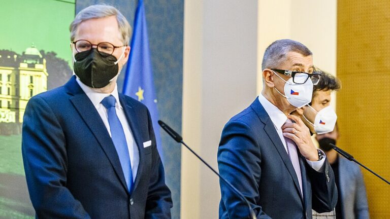 Monopol Čau lidi končí, premiér Fiala přichází s vlastním pořadem