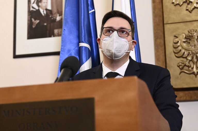 Diplomaté z ruských konzulátů musí opustit ČR do 12. března, řekl Lipavský