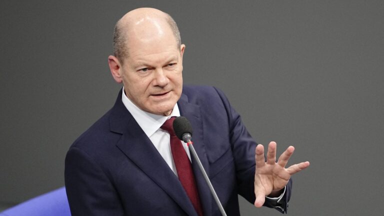 Rozhovory s Putinem se podle Scholze nesou vždy v přátelském duchu