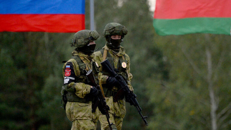 Opilí a zmrzlí ruští vojáci nalezeni v Bělorusku – média