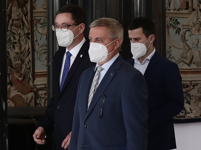 Začne kontrola nakládání s dokumenty na Hradě. Nevím, komentoval Mynář