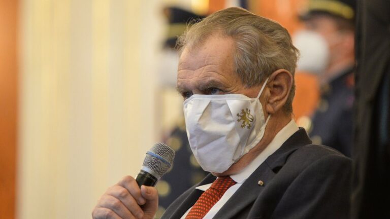 Ubohost, bouře ve sklenici vody. Zeman komentuje kauzu skartovačka