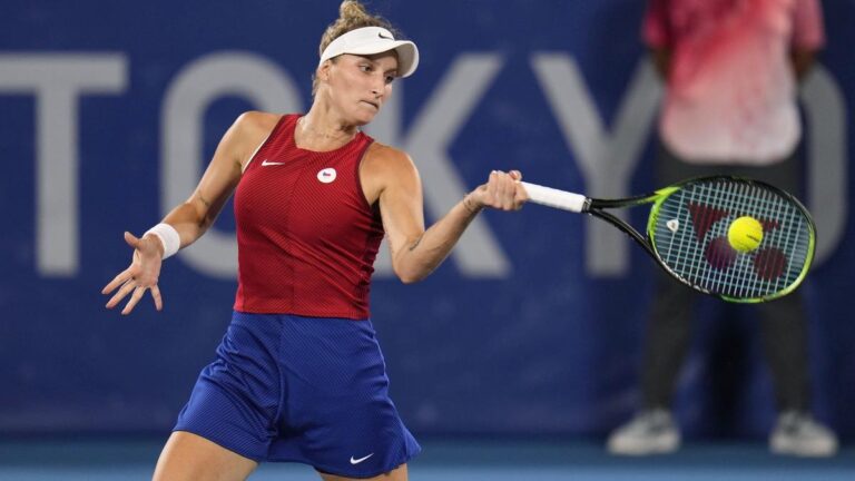 Vondroušová postoupila v Dubaji do 2. kola, Veselý v Dauhá vypadl