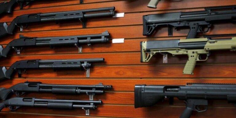 Bloger, IT expert či kuchař se ve Lvově učí, jak zacházet se zbraní