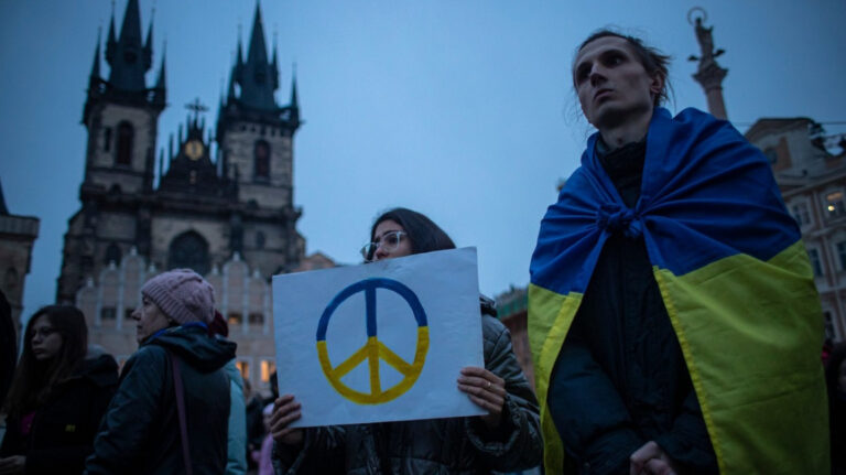 Pomoc Čechů Ukrajincům neopadá. Po měsíci války se zmnohonásobila