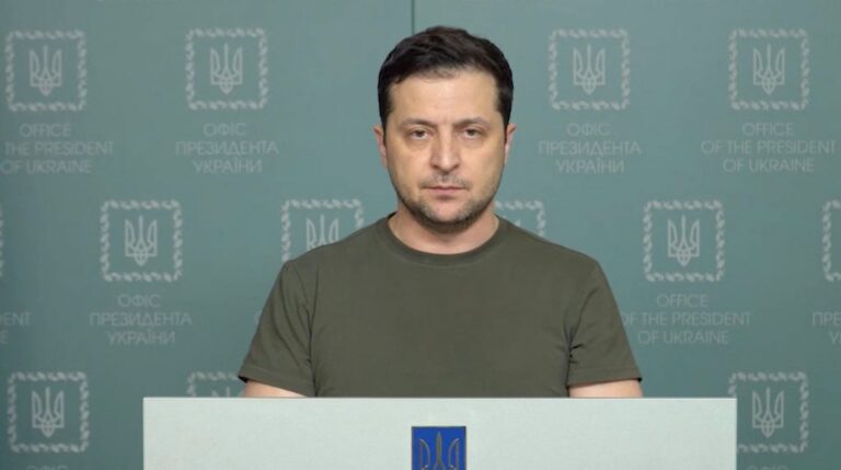 Zelenskyj je připravený jednat s Putinem, varoval před třetí světovou válkou