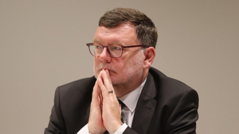 Stanjura: Účetnictví a evidenci daní v eurech by firmy mohly vést od ledna 2024