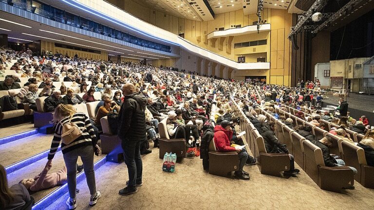 Počet vydaných víz pro lidi zasažené ruskou invazí přesáhl 300.000