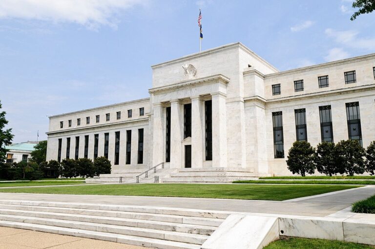 Americká centrální banka poprvé od roku 2018 zvýšila úrokové sazby