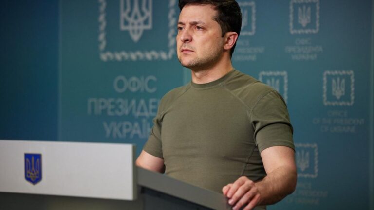 Zelenskyj: Pokud Západ nemůže zařídit bezletovou zónu, měl by nám dát letadla