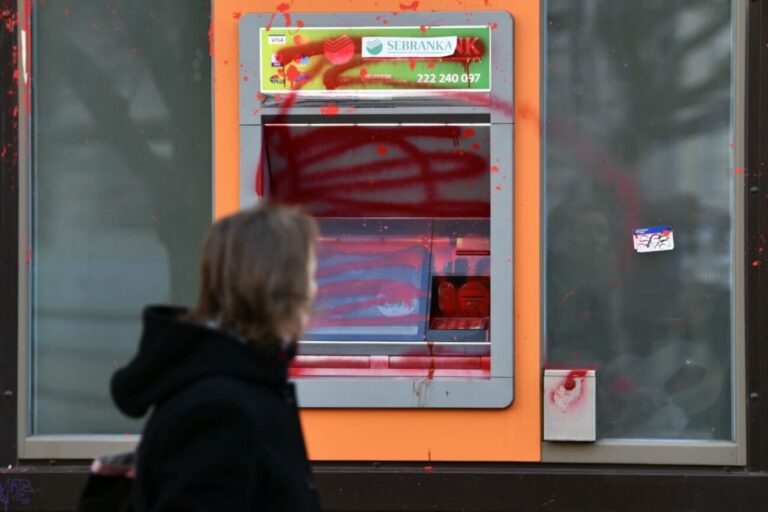 ‚Nechoď do hospody, lidi můžou po pár pivech vytáhnout nůž.‘ V Česku přibývá projevů rusofobie