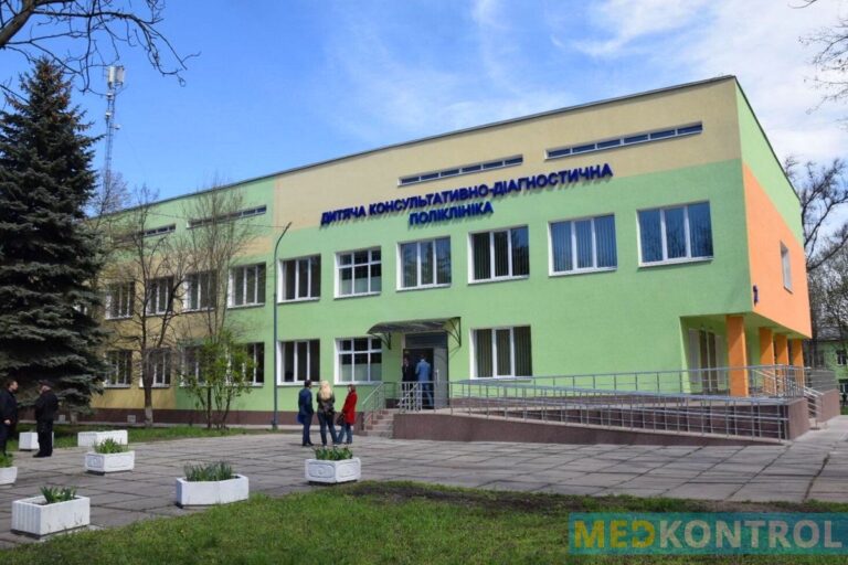 Ruští okupanti zničili dětskou nemocnici