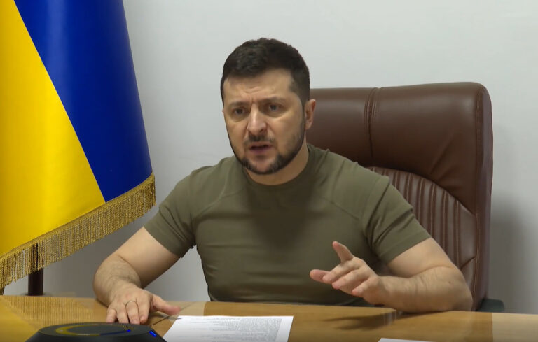 Svět se musí připravit na to, že Rusko možná použije jaderné zbraně, varuje Zelenskyj