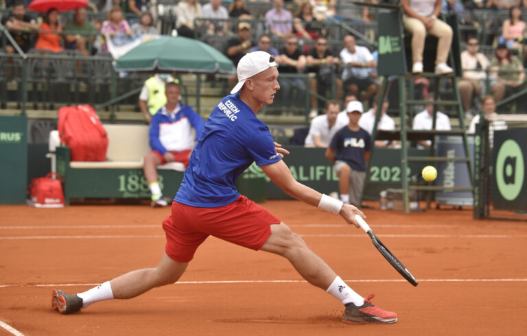 Tenisté prohrávají po úvodním dnu Davis Cupu v Argentině 0:2