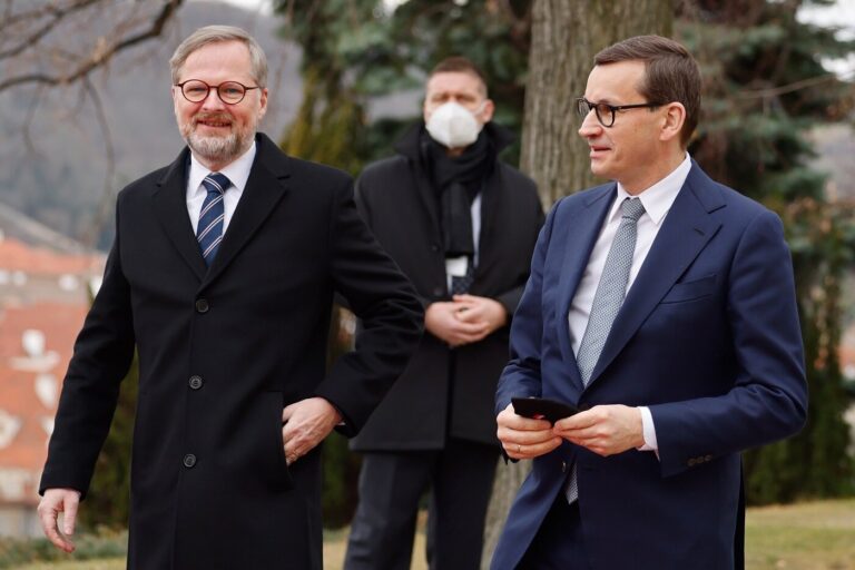 Morawiecki: Polsko a Česko chtějí společně požádat EU o peníze na uprchlíky