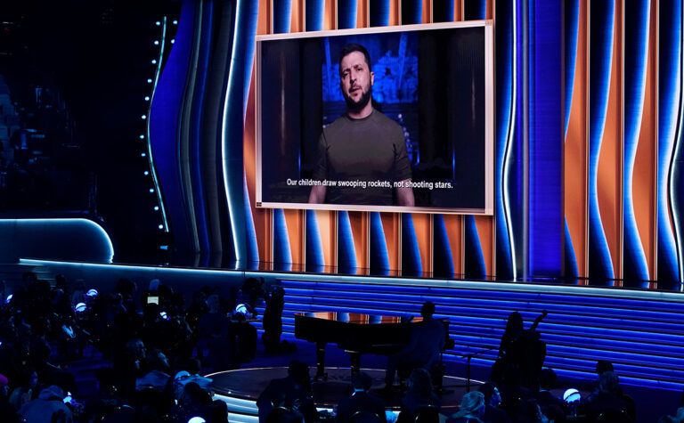 Zelenskyj během předávání cen Grammy apeloval na diváky