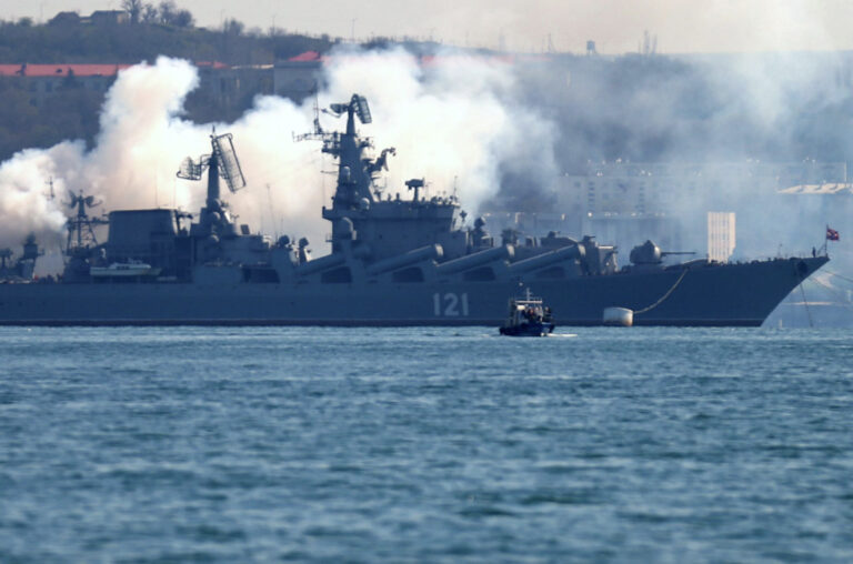 Rusko: Potopení křižníku Moskva má jednu oběť, 27 lidí se pohřešuje