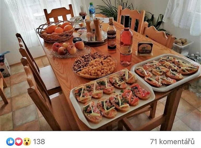 Politik SPD vyzdobil chlebíčky znakem Z, řeší to policie. Radní chtějí jeho rezignaci